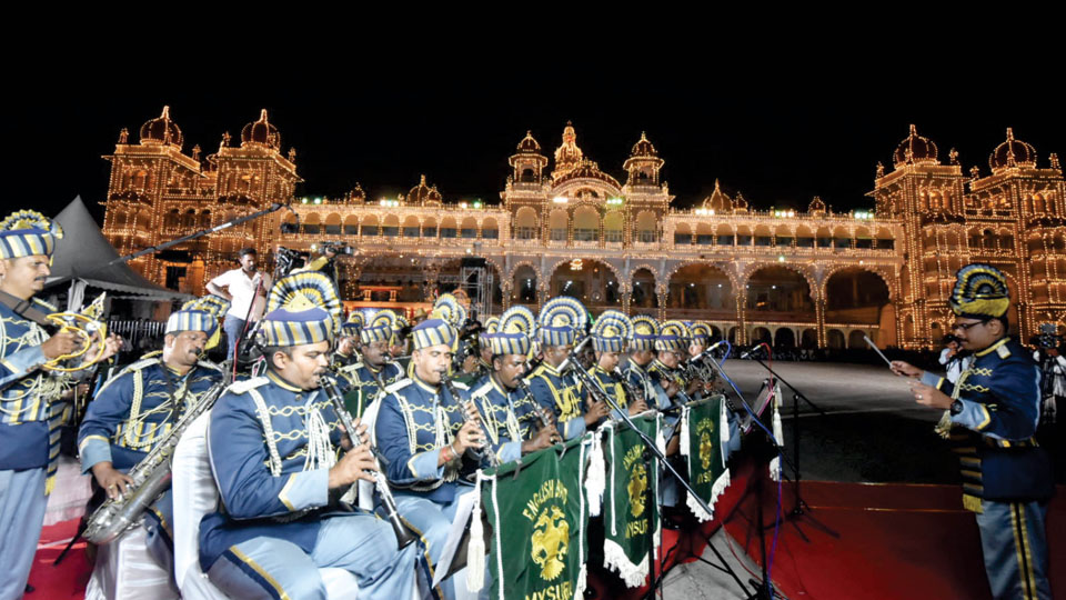 Police Band mesmerises audience at Mysore Palace