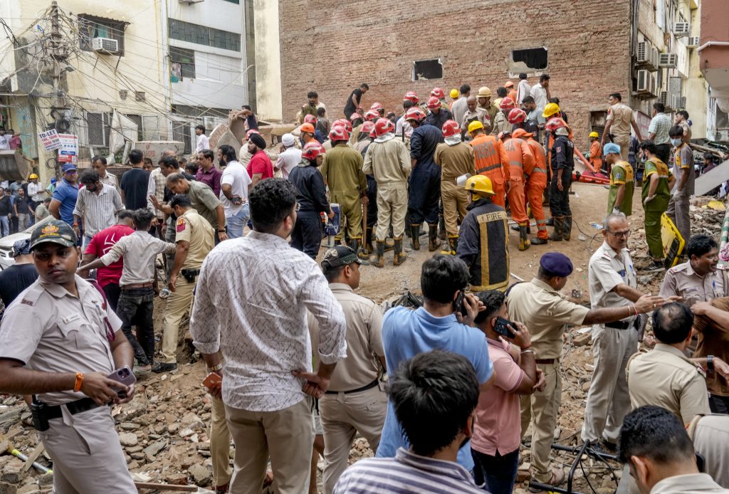 Satya Niketan Delhi building collapsed