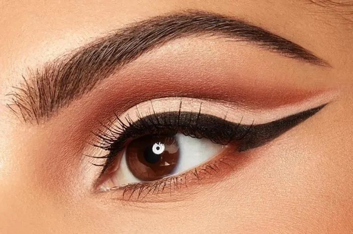 The Ultimate Eyeliner Tutorial: Master the Art of Perfectly Winged Eyes