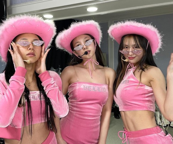 How to Get Going with Y2K Fashion Trends 2024