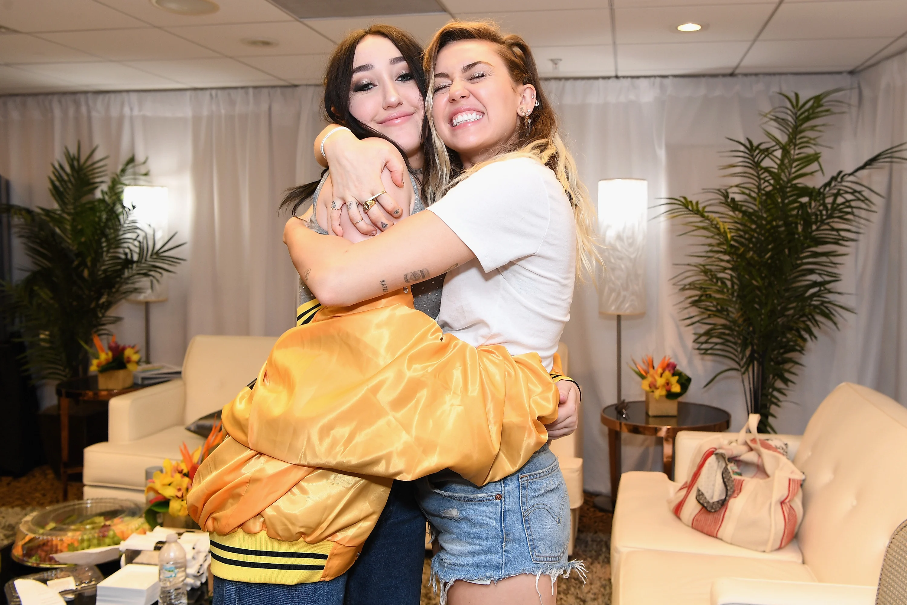 The Truth About Miley Cyrus And Noah Cyrus's Relationship | Fashion Sootra
