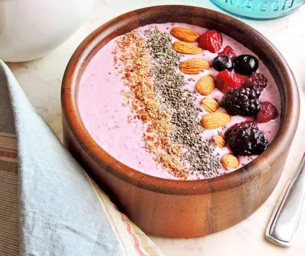 Tantalize Your Tastebuds with These Deliciously Decadent Smoothie Bowls