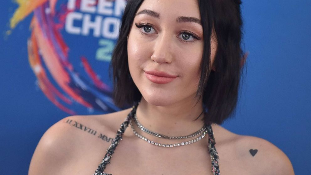 Why Does Noah Cyrus Shave Her Eyebrows? | Paris Fashion Week