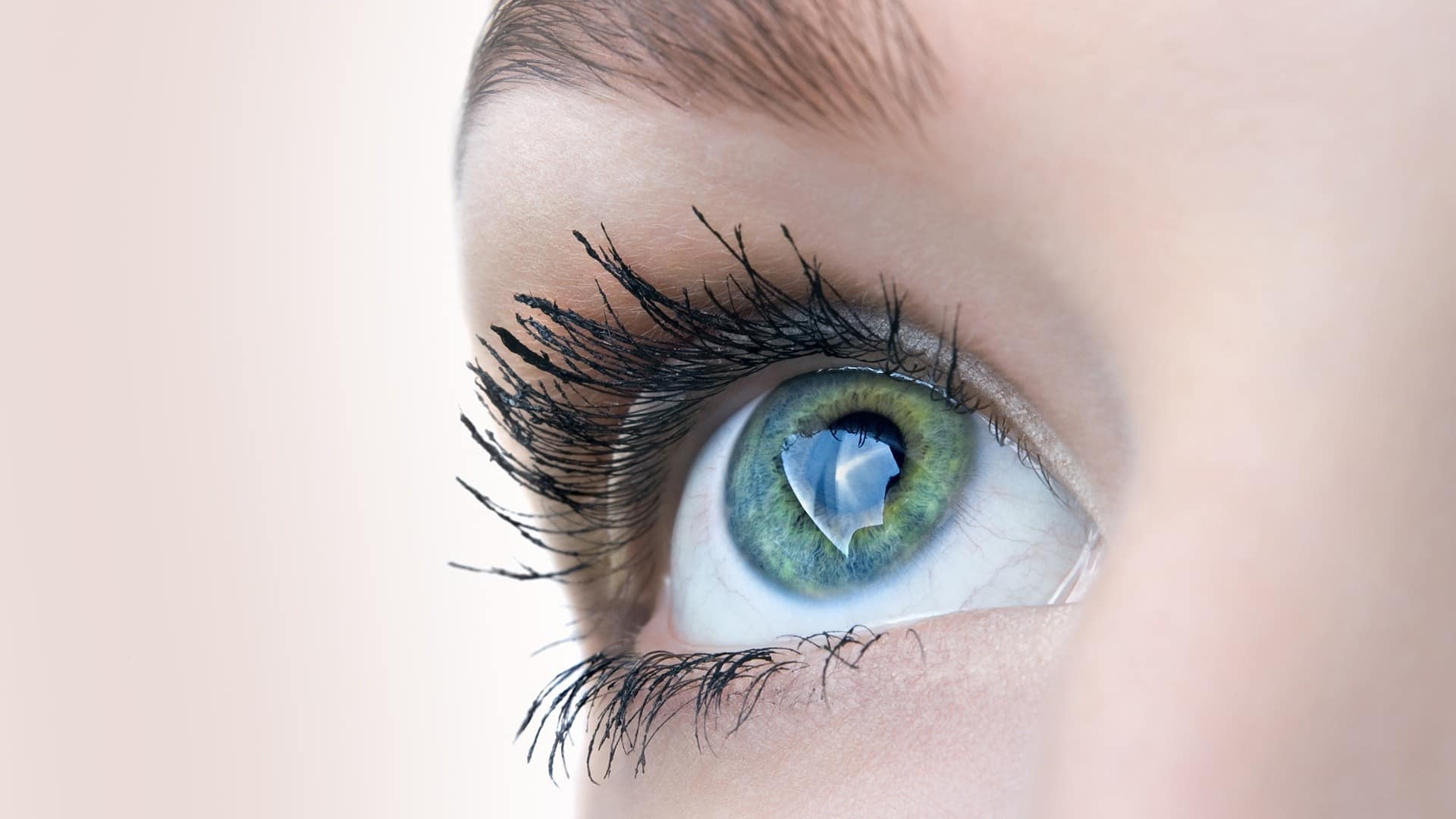 Best Eye Care Tips For This Summer: Keep Your Eyes Moisturized 